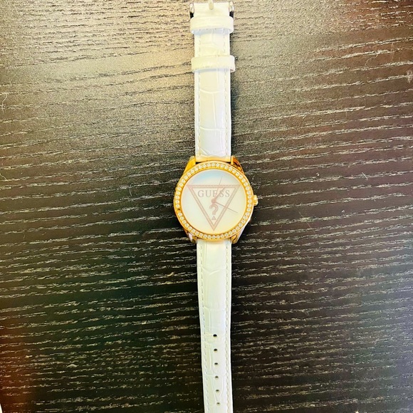 Guess women’s watch - Picture 2 of 4